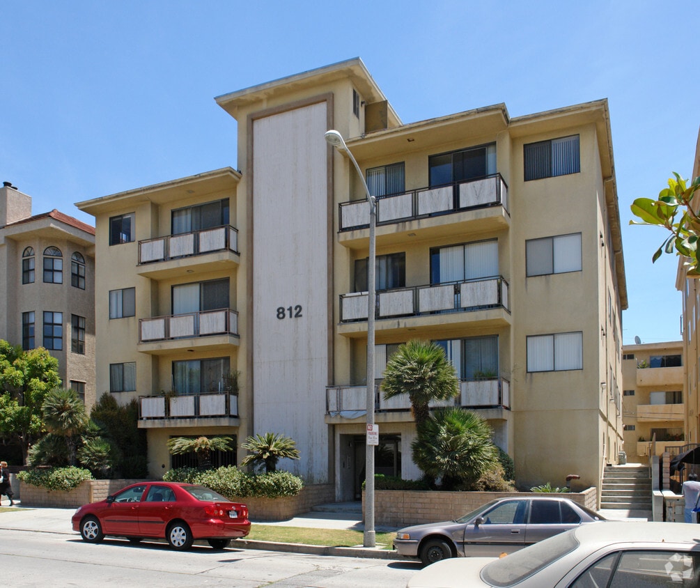Building Photo - 812 S Bedford St