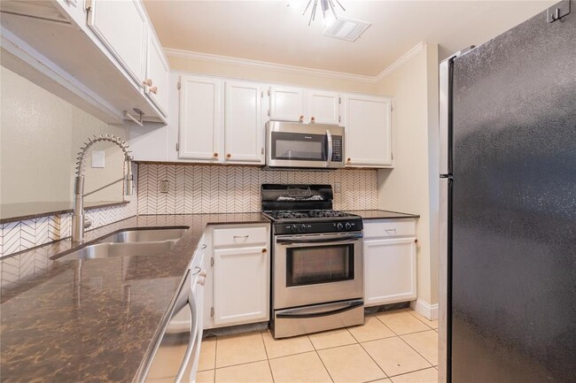 Building Photo - 1411 Gracy Farms Ln