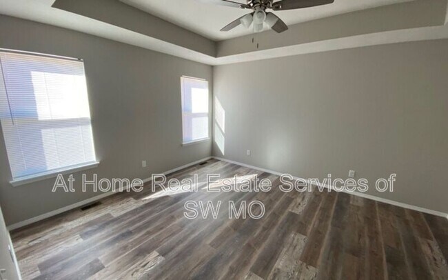 Foto del edificio - 202 W Canterbury Ln