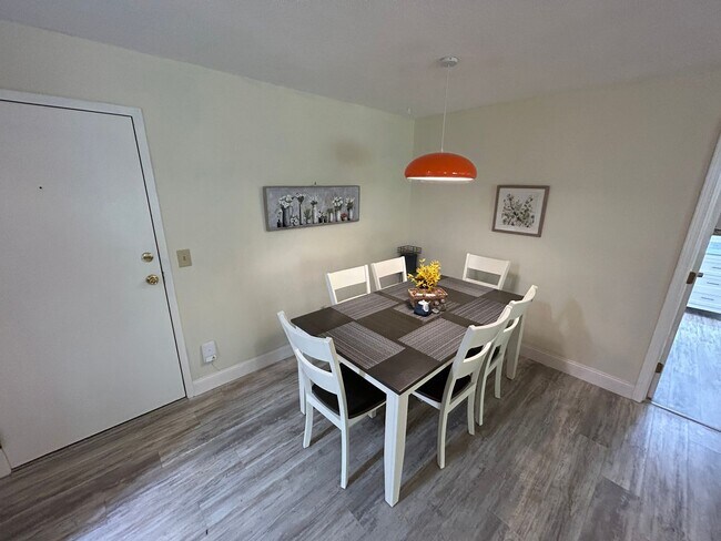 Foto del edificio - Furnished Medium Term Condo for Rent - ALL...
