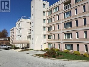 Building Photo - 2555-2555 3rd Ave W