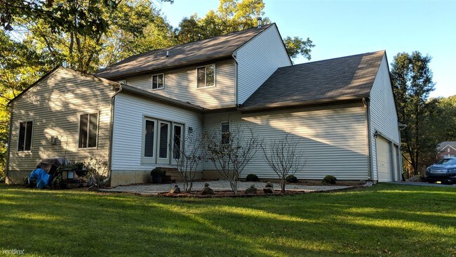 Building Photo - 5 br, 3 bath House - 2827 Pine Blfs