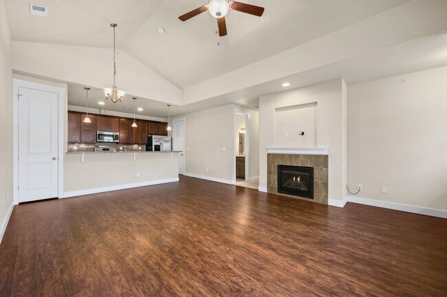 Foto del edificio - 5851 Dripping Rock Ln