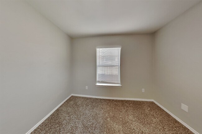 Foto del edificio - 3707 Cane Lake Dr