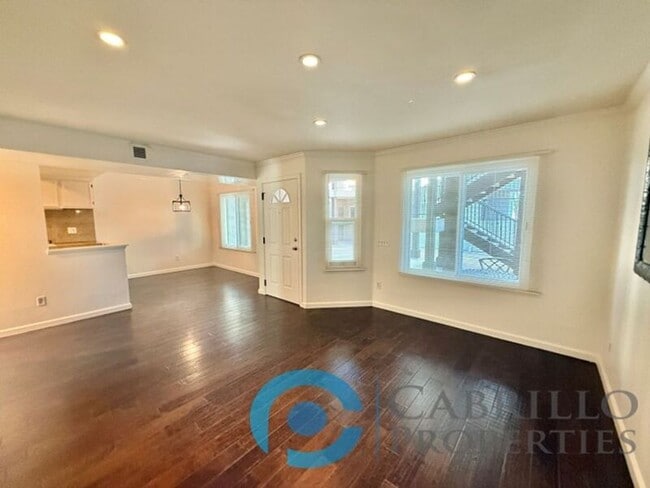 Building Photo - 2828 Famosa Blvd