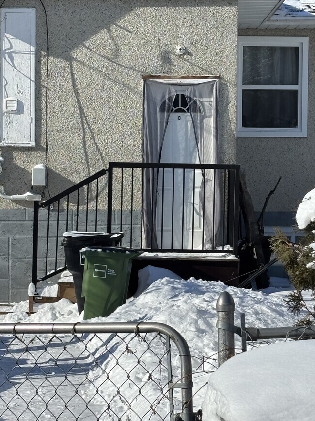 Building Photo - 12905-12972 72 St NW