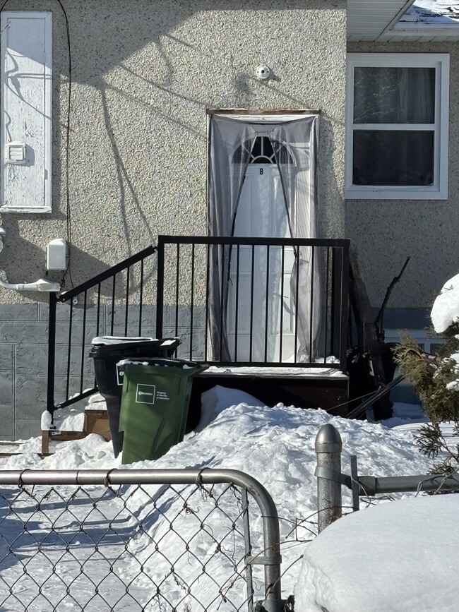 Photo du bâtiment - 12905-12972 72 St NW