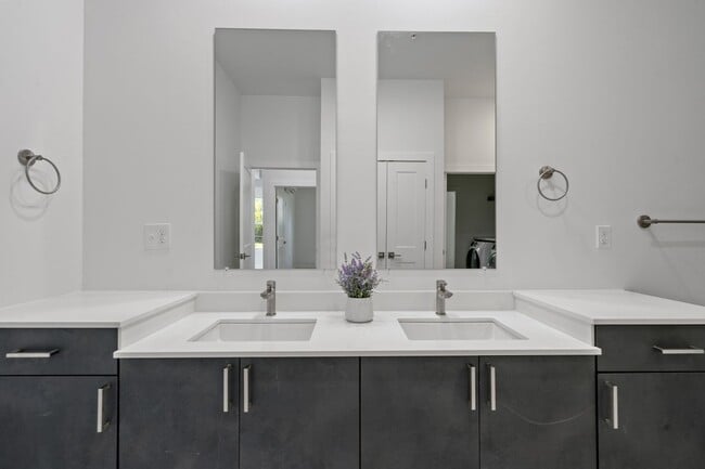 Interior Photo - Elements at Saratoga Lake