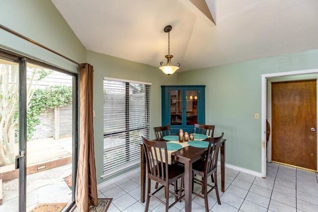 Foto del edificio - 2337 Woodway Dr