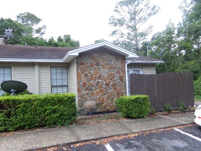 Building Photo - 5979 Born Dr