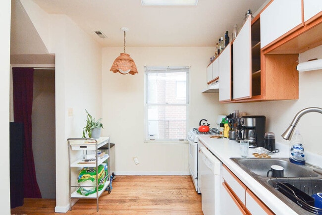 Building Photo - 2823 N Lincoln Ave
