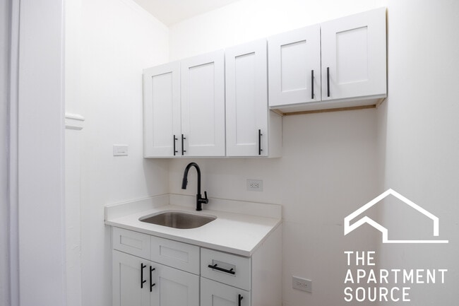 Foto del edificio - 6930 N Greenview Ave