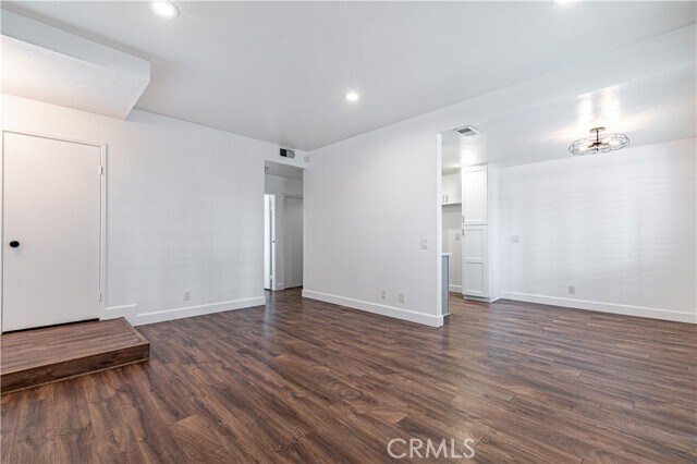 Foto del edificio - 640 N Brea Blvd