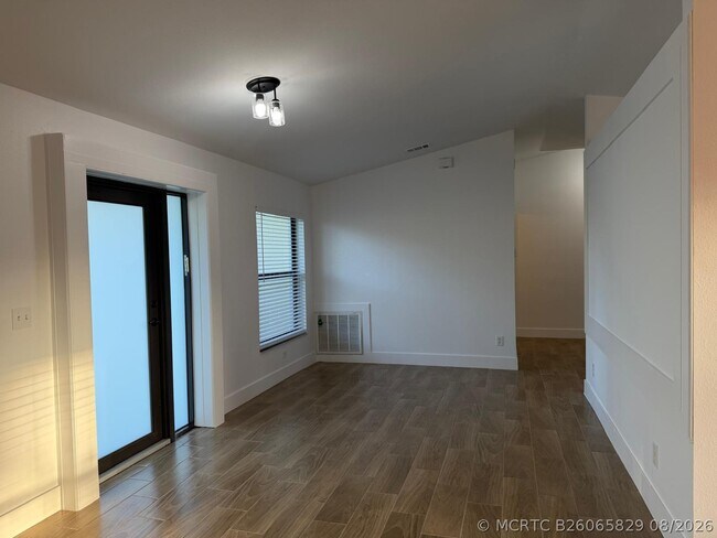 Foto del edificio - 1566 SE Sutton St