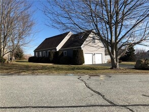 Building Photo - 135 Spring Hill Rd