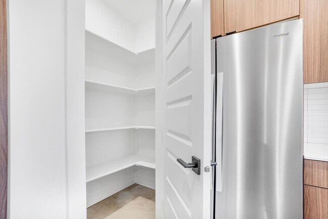 Foto del edificio - HURRICANE TOWNHOME!! Pet Friendly!