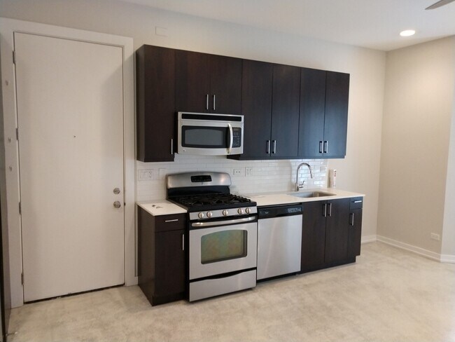 Building Photo - 4018 N Kenmore Ave