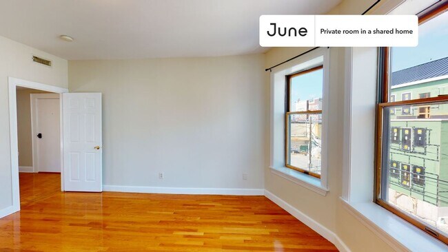 Foto del edificio - Private bedroom in 4 bed/2 bath Home