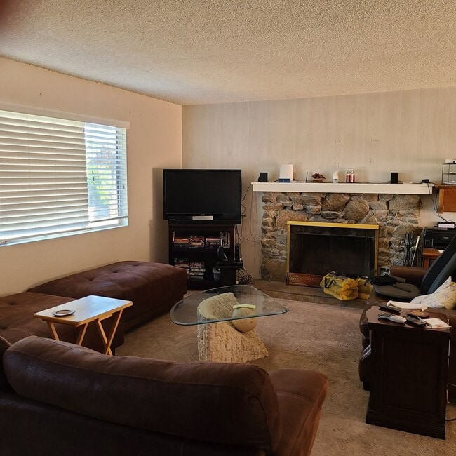 Building Photo - Charming 3BD/2BA Single Family Home in the...