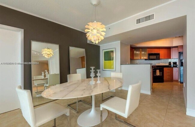 Foto del edificio - 16699 Collins Ave
