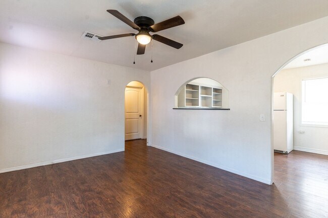 Foto del edificio - 1621 Thompson Dr