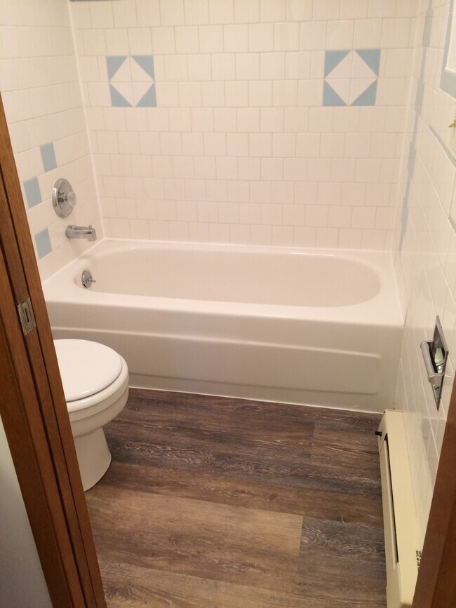 Baño - 1303 W 13th Ave