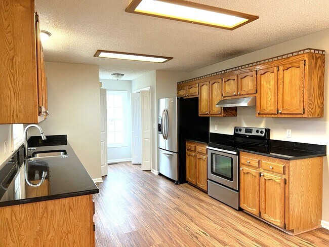 Building Photo - Amberwood Circle