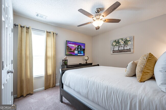 Building Photo - 206 Persimmon Tr