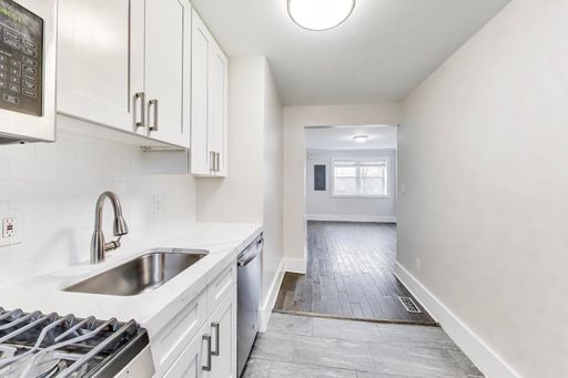 Foto del edificio - 5031 H St SE