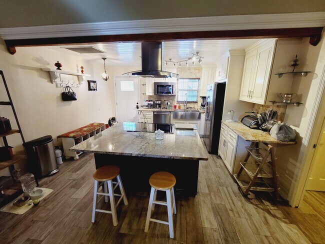 Building Photo - 1020 Villa Ln