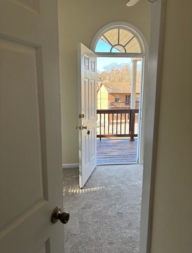 Foto del edificio - NOW LEASING — Bungalow Tiny Home In Winston-Salem!