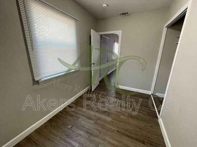 Foto del edificio - 1510 W 17th St