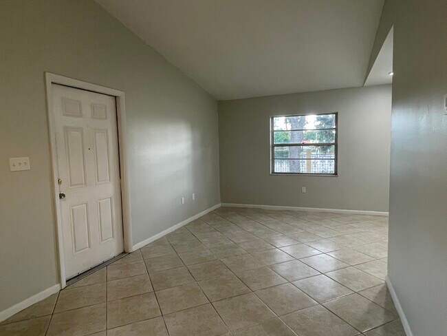 Building Photo - 2013 Oleander Blvd