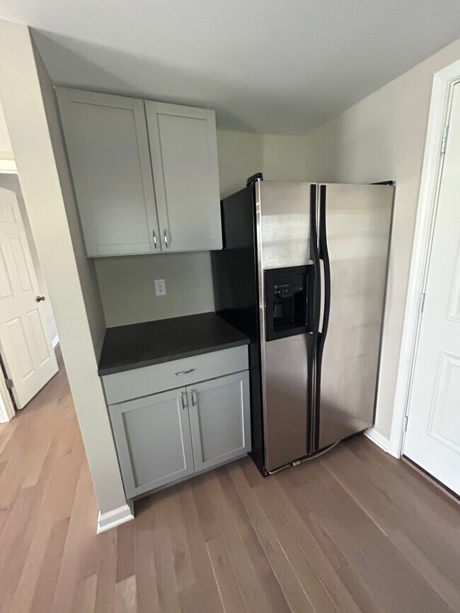 Foto del edificio - 305 N Main St