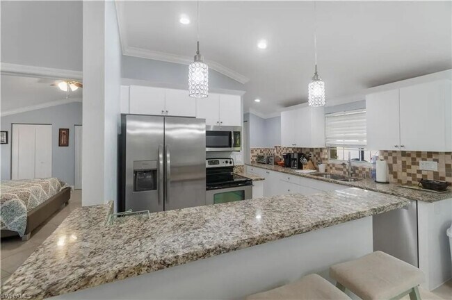 Building Photo - 3 Bedroom 2 Bathroom POOL HOME