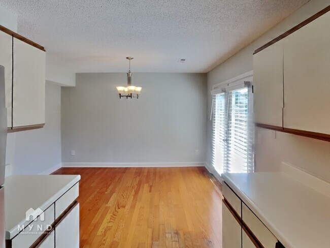 Foto del edificio - 3306 Woodland Park Rd