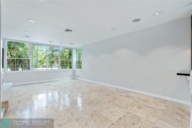 Building Photo - 1215 Tequesta St