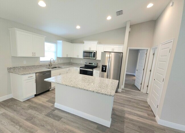 Foto del edificio - 8140 N Elkcam Blvd