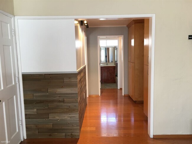 Foto del edificio - 3 br, 1 bath Triplex - 4722 Dauer Avenue