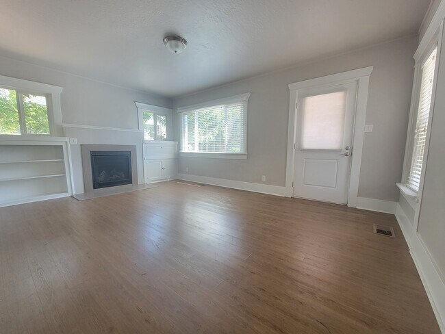Building Photo - 971 Siskiyou Blvd