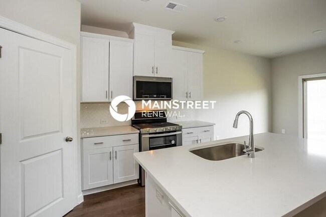 Foto del edificio - 3 Bedroom Pet-Friendly Home in Charlotte, NC with Main Street Renewal