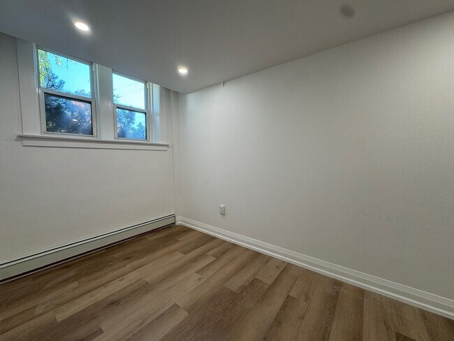 Photo du bâtiment - Freshly Renovated 1 Bedroom 1 Bathroom Apa...