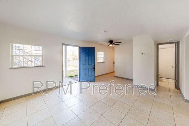 Foto del edificio - 1800 N Wayside Dr