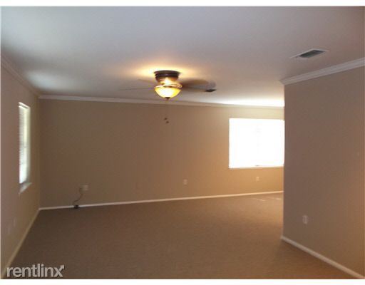 Building Photo - 4 br, 2.5 bath House - 2401 Palmer Dr