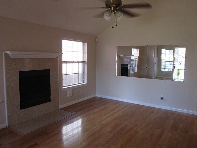 Foto del edificio - 1235 Kings Creek Trail