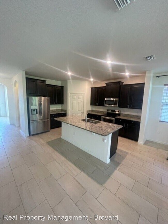 Building Photo - 5 br, 2.5 bath House - 4318 Alligator Flag...