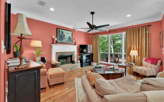 Building Photo - 9019 Eureka Ln