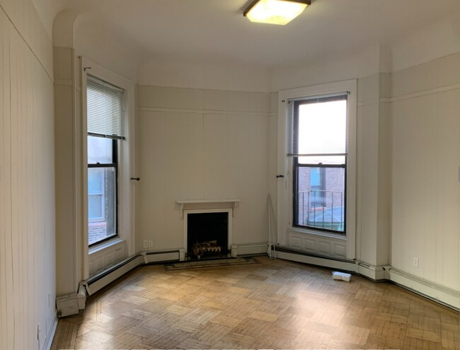 Foto del edificio - 465 Commonwealth Ave