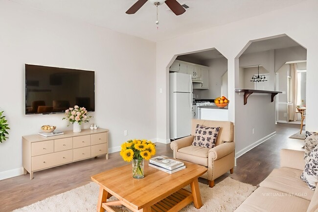 Building Photo - 1402 N Hampton Dr