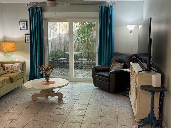 Building Photo - 921 Bahia Mar Rd